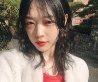 崔雪莉不愧是韩国“国民头像”女神 轻松hold住百变发型