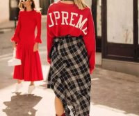 听说最近红白棉袄裹红大衣火了？