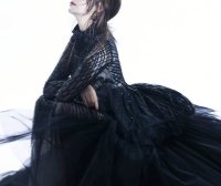 赵薇化身暗黑天鹅怒上烟熏妆表明态度