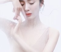 杨幂的“仙女”日常，五官精致眼神灵动，大幂幂最美了