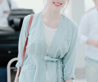 神颜美女崔雪莉每一次亮相都是很吸引眼球的