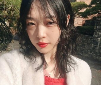 崔雪莉不愧是韩国“国民头像”女神 轻松hold住百变发型