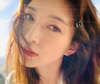 江疏影发自拍，近景依然貌美如花，好看的人“迷之角度”也好看