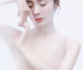 杨幂的“仙女”日常，五官精致眼神灵动，大幂幂最美了