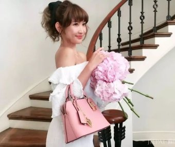 超模巨爱的SamanthaThavasa,日本妹子人手一只!