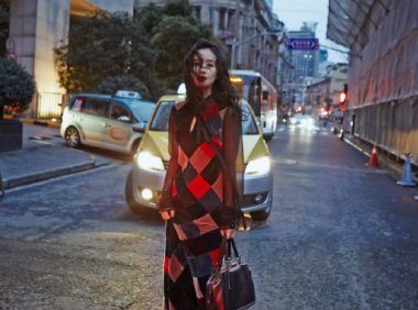 《再见王沥川》“谢小秋”,卷发红唇,诠释“老上海的风情”造型