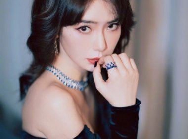 戚薇新刘海，看起来像又整容了？