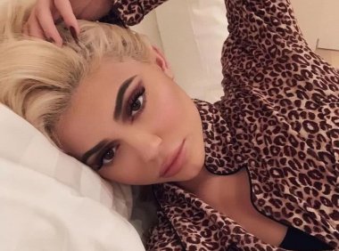 年末妆容怎么化才亮眼?Kylie Jenner给出了最佳示范