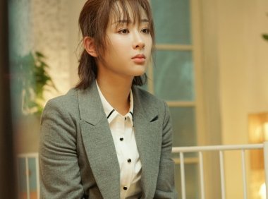 杨紫、周冬雨这样扎头发，时髦俏皮又显脸小