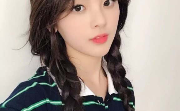 杨超越留双马尾辫,甜美文艺又俏皮,化身二次元少女