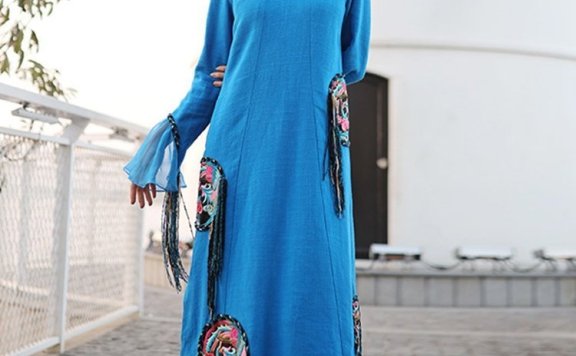 杨丽萍惊艳到了！蓝色连衣裙穿出高级复古美，少女感爆棚