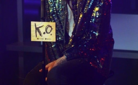 窦靖童这衣服是镶了施华洛钻石?绝对不是P的,难怪看着这么闪!