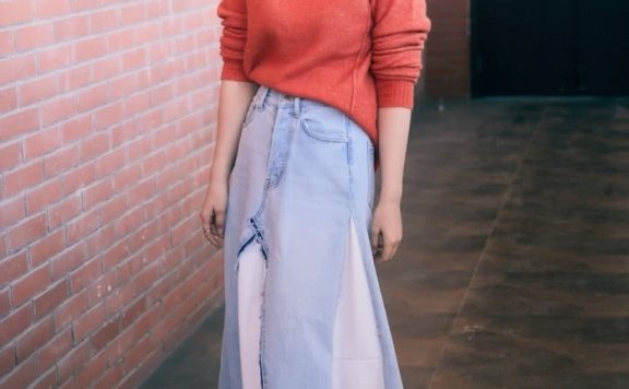 海清穿白色印花长裙 时尚又优雅