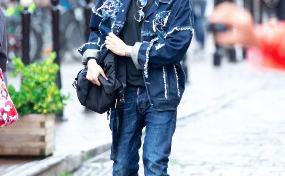 苏有朋豪气丸子头和约翰尼德普同台，气场真不输