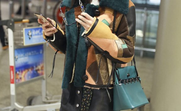 文咏珊光腿穿过膝长靴,为秀腿太拼了