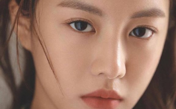 韩国美女高允真被誉为“亚洲最美面孔”,长相让人只看一眼就心动