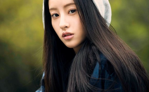 毛晓慧穿格子衬衫清新文艺风格写真照片