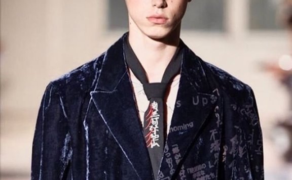 这个男孩自称是“垃圾王”、“宿醉婊”,却意外走红社交网络