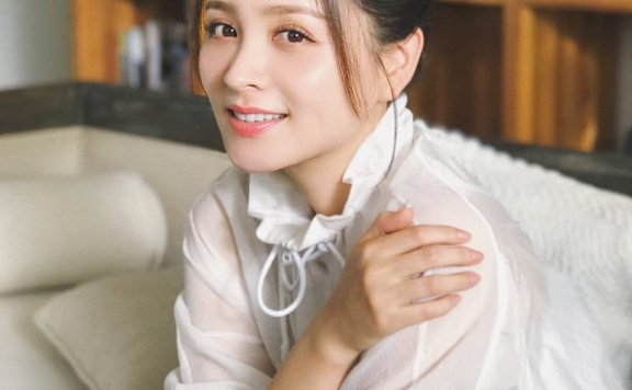 邓莎扎了个低扎发,气质立马变得很惊艳,这次打扮真对型了!