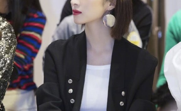 胡冰卿前面看是西装裤,后面看是牛仔裤,显瘦10斤