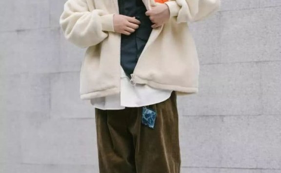 骚气衬衫配保温棉服，最后袜子暖你双脚