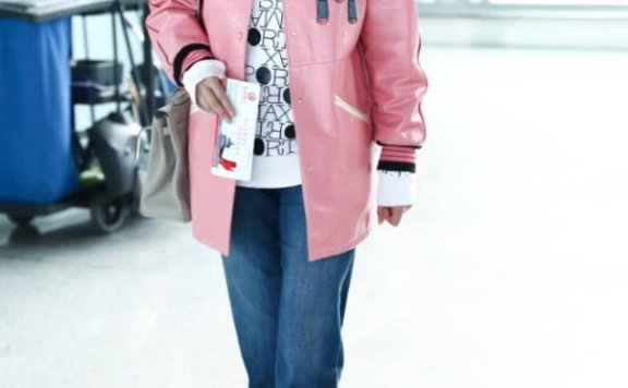 蒋欣仅仅把裤脚折上一截，双腿立长10cm！