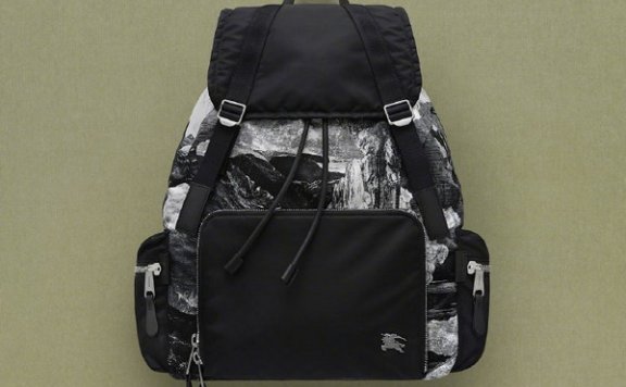 BurberryGifts摩登女士衣橱里的包包