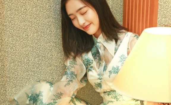 王俊凯剧中“前女友”邓恩熙,13岁被质疑像23,换上轻纱裙那一刻看着更成熟了