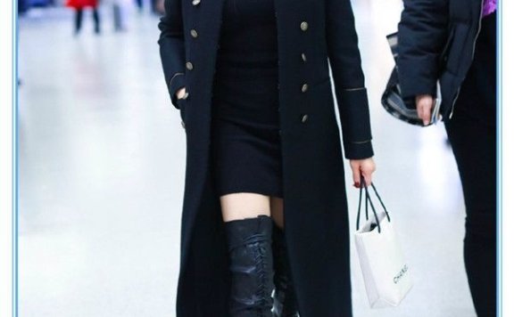 宋茜这个混搭我服!一身酷姐装扮却剪个萝莉头