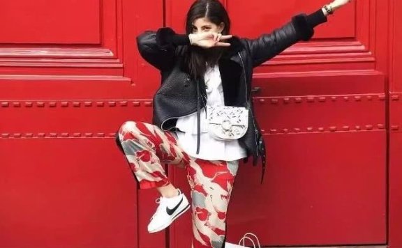 这位“人间香奈儿”玩儿起球鞋来真没男生什么事儿了