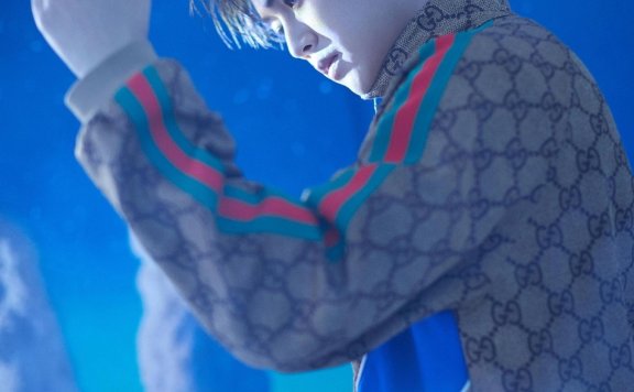 任嘉伦首单时尚大片曝光 释放无穷魅力