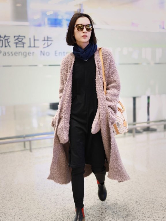 杜鹃穿基础款照样气质惊艳,果然时尚是越简单越时髦