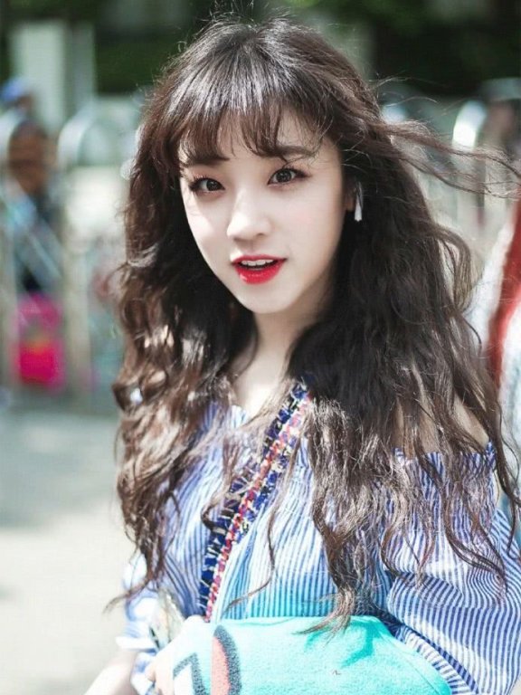 出道就上韩网热搜!人称烟嗓妖精的北京大蜜华丽变身新人奖收割机