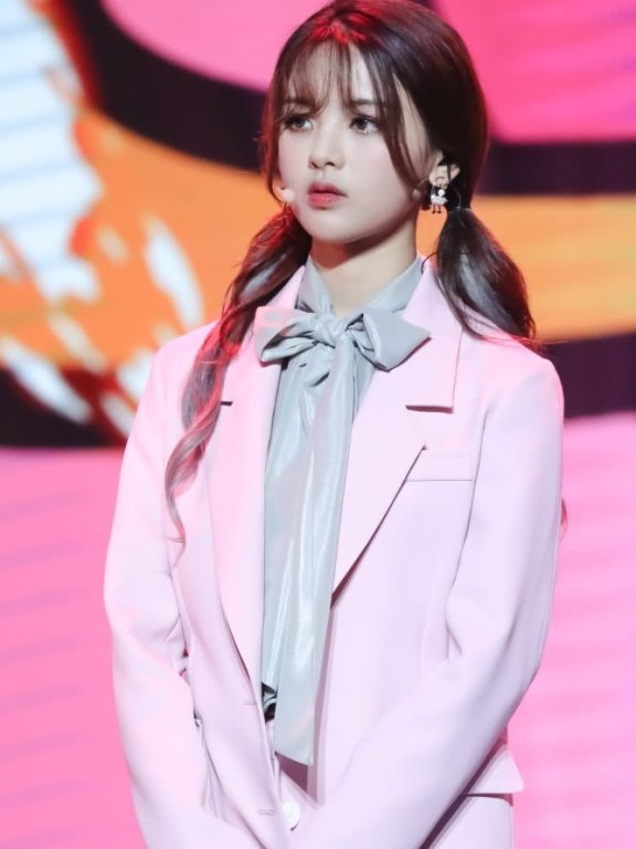 杨超越又扎双马尾了,气质变得更加甜美了