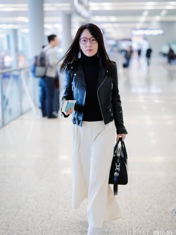 杨钰莹阔腿裤小短靴身高穿出了175的气场