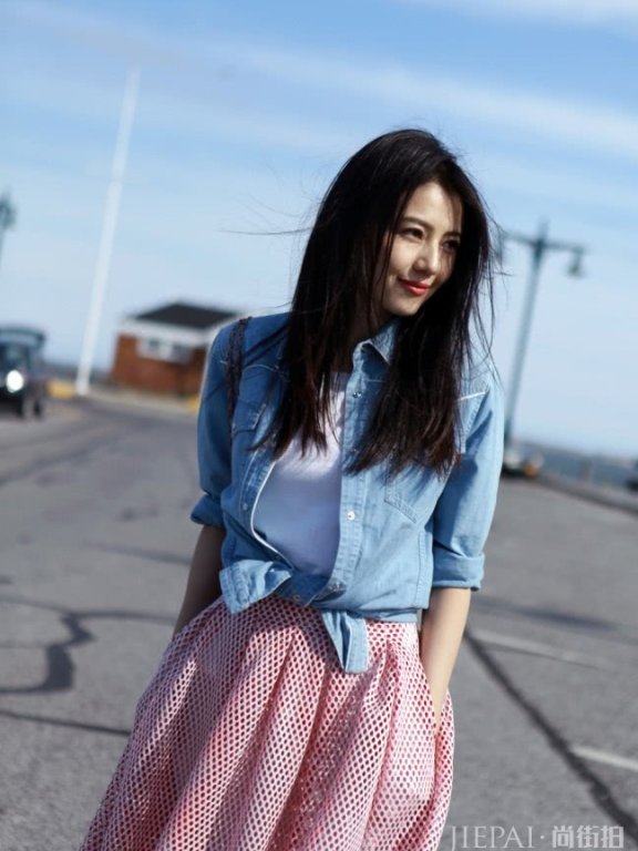 高圆圆hold住蜡笔高跟鞋,年轻不止十岁!