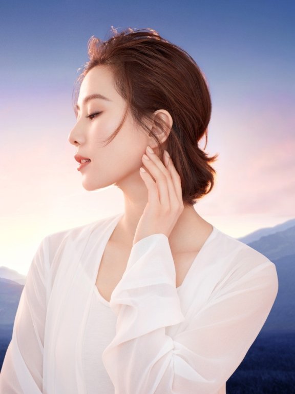 刘诗诗穿牛仔装走机场被吐槽“太土了”,看完我想静静!