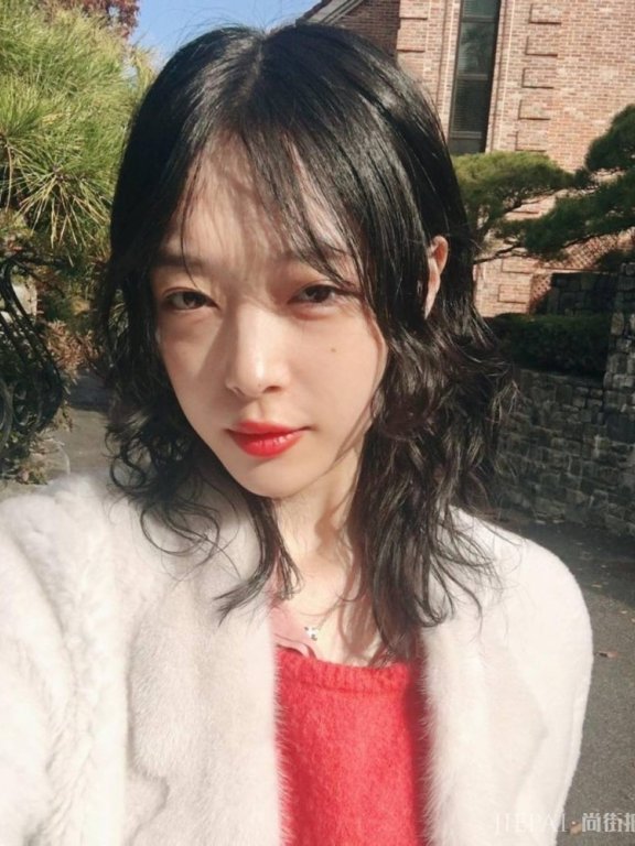 崔雪莉不愧是韩国“国民头像”女神 轻松hold住百变发型