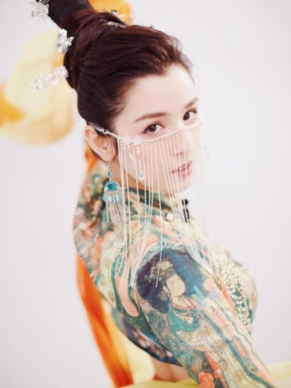 一夜爆红“新疆第四美”,没有同款基因,但是同款妆容学起来