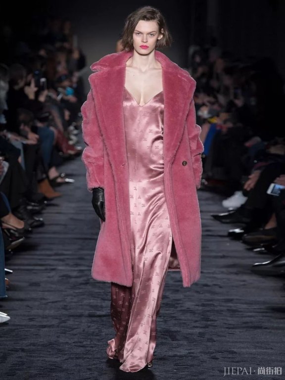 最会穿大衣的女人,都选择了MaxMara!