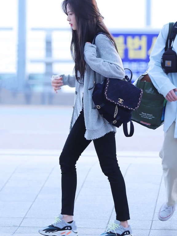 金智秀的私服穿搭又瘦又美，显瘦搭配可以学她哦