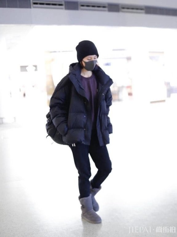 学袁泉两套短款面包服这样搭,轻松告别臃肿感