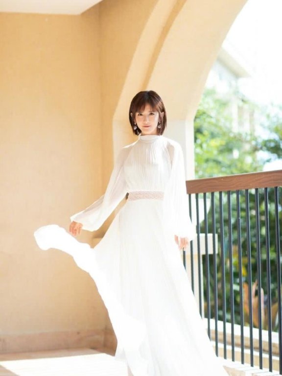 谢娜是时尚黑洞?穿了热巴的裙子重新美回颜值巅峰