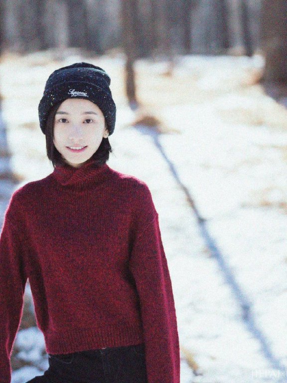 姜梓新一头齐脖短发干净又清新,看了也想剪