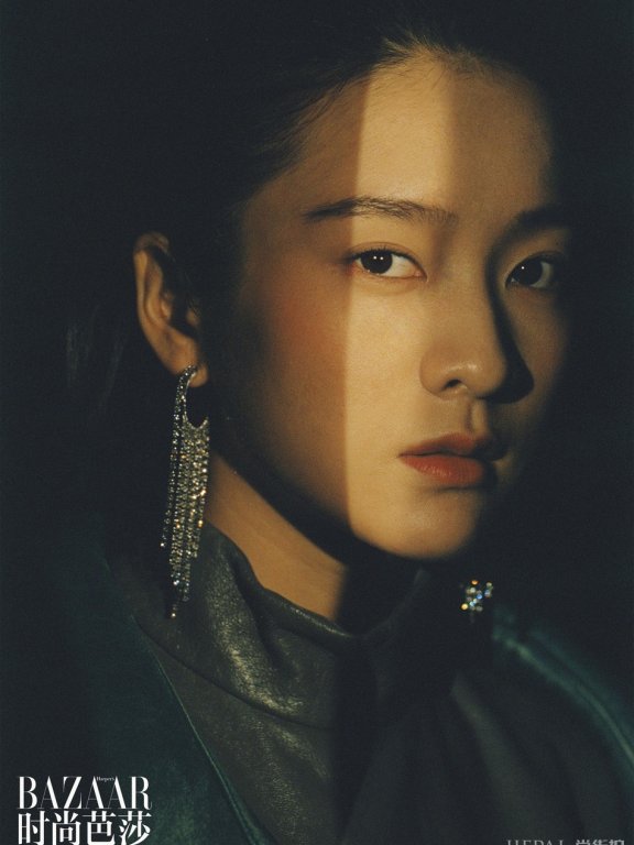 张雪迎珠影星光中彰显复古风情