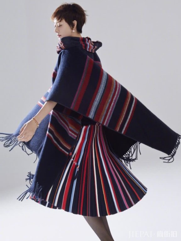 孙俪穿普通的高跟鞋能秀出大长腿，给这双腿跪了