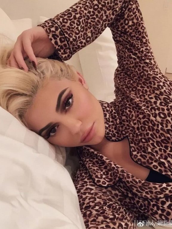 年末妆容怎么化才亮眼?Kylie Jenner给出了最佳示范