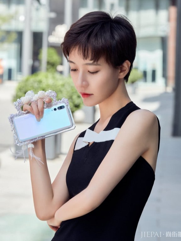 焦俊艳剪短发立马酷成18岁,看完我也想剪