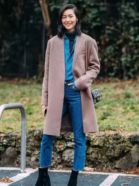 欧美街拍 时尚潮人都钟情驼色大衣