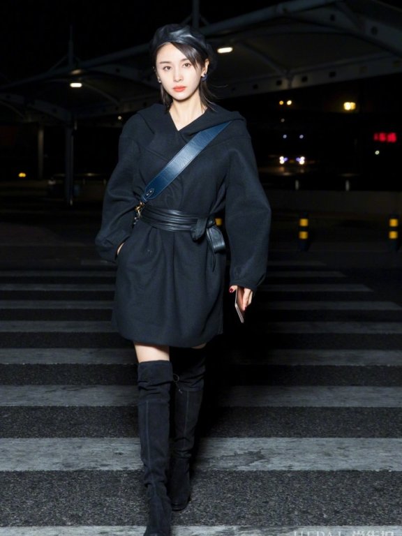 王子文黑色连衣裙穿出了高个子,显高穿搭学她就好